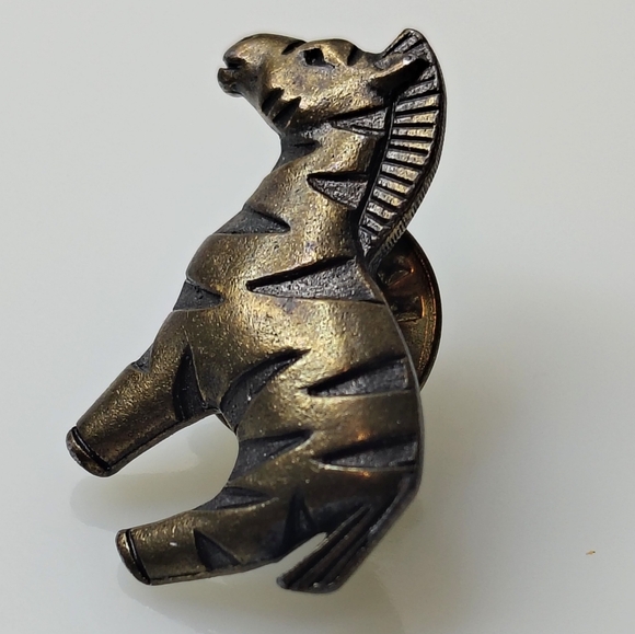 Zebra Brooch - Picture 2 of 5
